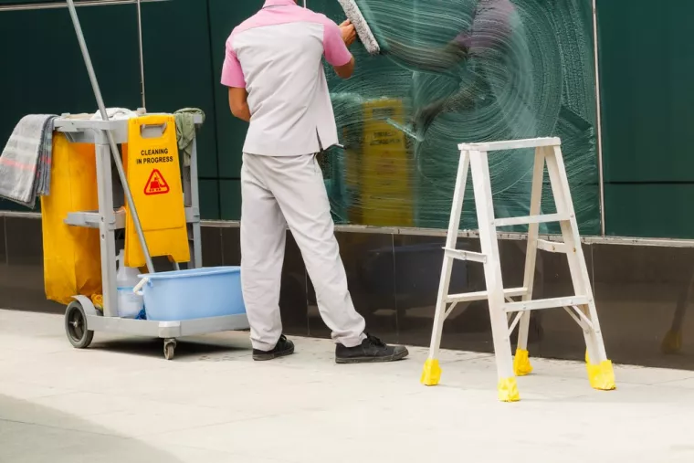 À qui s'adresser pour nettoyer un centre d'expositions après une foire ?, Dax, Wonder Landes